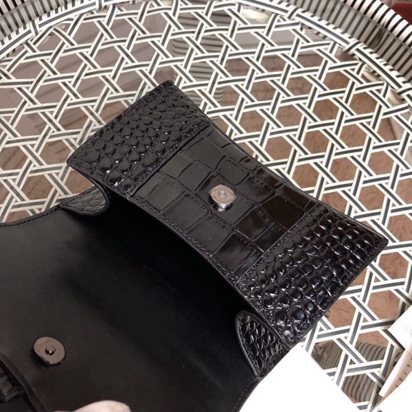 バレンシアガバッグ角部分ディテール